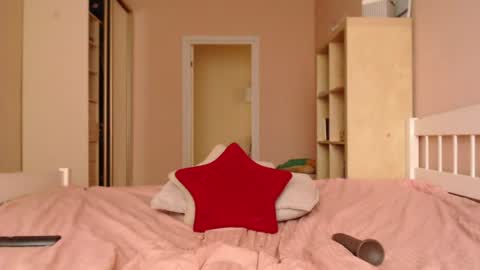 Hannah  welcome  online show from August 3, 4:03 pm