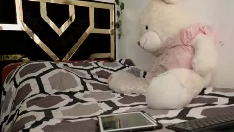 miagosling  NTMU  Dont forget follow me  online show from August 17, 7:19 pm