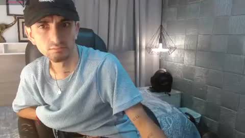 Im Mike online show from August 14, 9:35 am