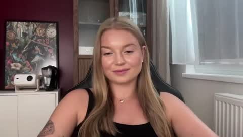 Erica online show from August 6, 2:05 pm