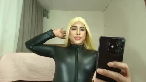 kim online show from July 24, 10:07 am