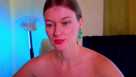 mysticvenus_ online show from August 14, 12:31 pm