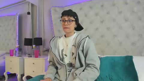n3utro444 online show from June 13, 12:46 pm