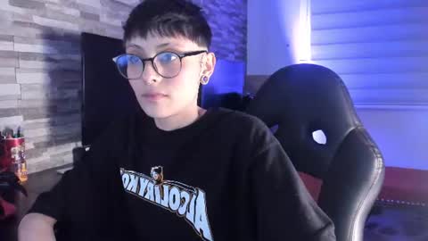 n3utro444 online show from June 16, 11:58 pm