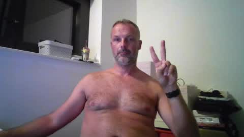 naaktlopertjebe online show from August 23, 6:15 pm
