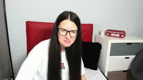 nadiatrue online show from June 26, 5:27 pm