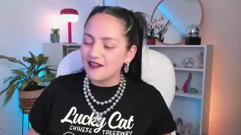 Nahia Paws online show from August 14, 2:37 am