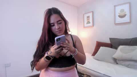 nahomi_daniels_t2 online show from May 12, 7:19 am