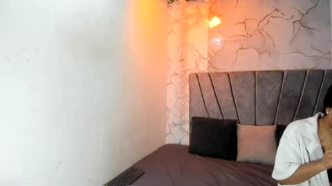 nahomi_hot2002 online show from August 15, 1:04 pm