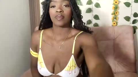 Nahomy  online show from August 5, 10:19 pm