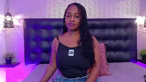 naiaramasson_ online show from August 13, 1:03 pm