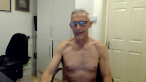 nakedcarpenteruk online show from May 22, 6:59 am