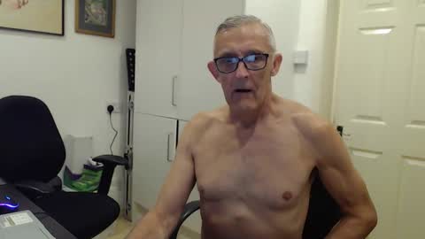 nakedcarpenteruk online show from June 3, 4:21 pm