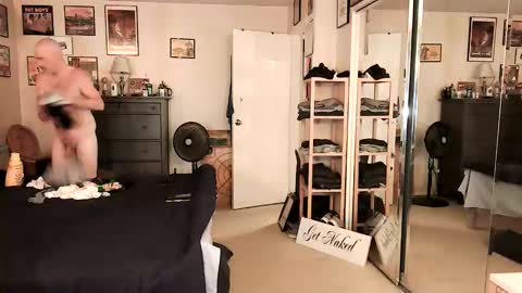 nakedmonkey online show from May 29, 1:41 am