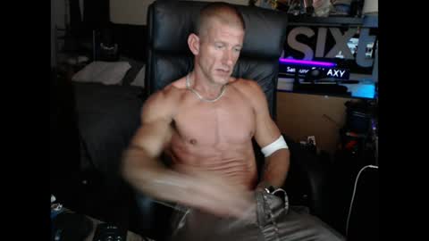 nakedoutsdeurwndw online show from August 14, 12:09 pm