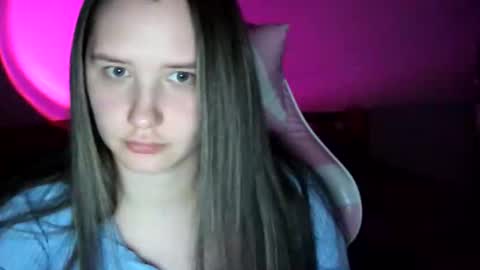 Lola online show from March 31, 2:58 pm