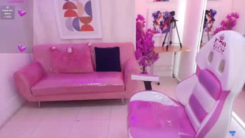 naomi__jackson online show from August 14, 6:28 am