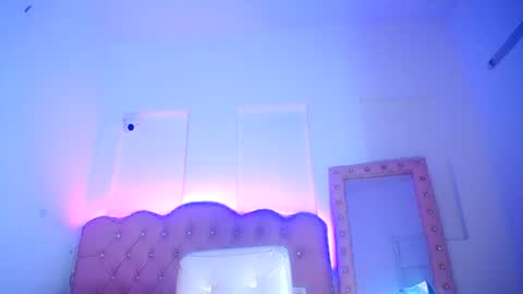 naomi_shayk online show from August 6, 9:03 pm