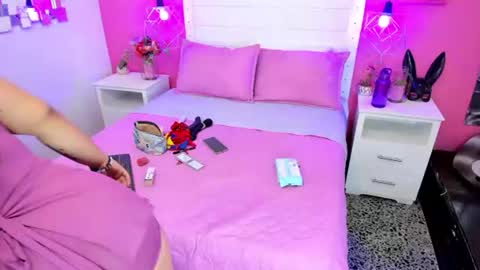 naomi  online show from August 14, 12:31 pm
