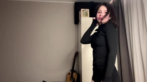 naomicka online show from May 17, 9:49 pm
