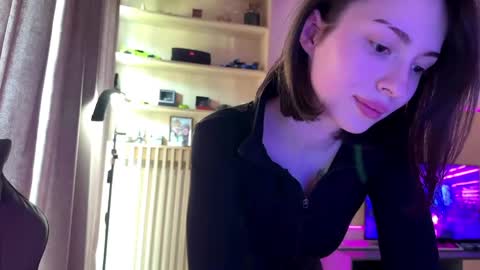 naomicka online show from May 19, 12:50 pm