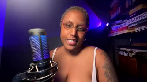 Naomigiirl6 online show from June 3, 9:13 am