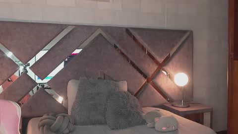Naomi-Gray  online show from August 1, 5:52 pm