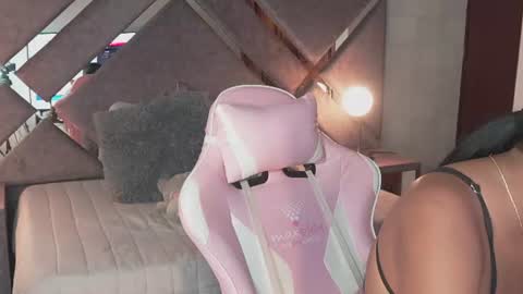 Naomi-Gray  online show from August 1, 8:04 pm