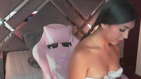 Naomi-Gray  online show from August 3, 7:21 pm