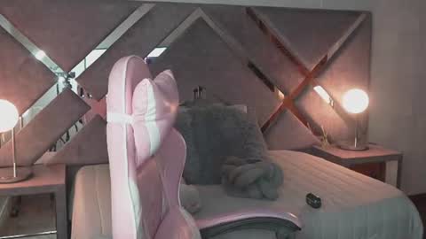 Naomi-Gray  online show from August 4, 12:51 am