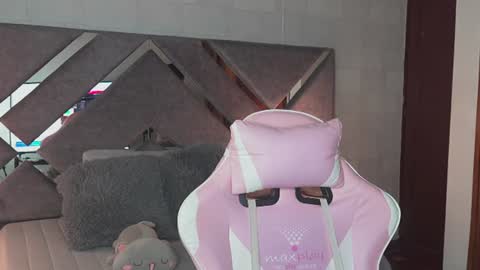Naomi-Gray  online show from August 6, 1:04 am