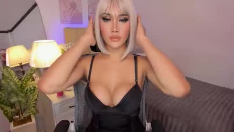 naomidaks online show from May 20, 2:01 am