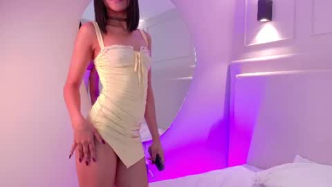 naomiklarc online show from August 28, 2:15 pm