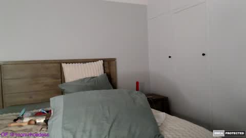 naomirhoades online show from April 24, 12:09 pm
