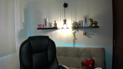 naomy_stanley online show from August 6, 10:31 pm