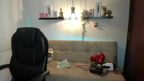 naomy_stanley_ online show from August 7, 2:55 am