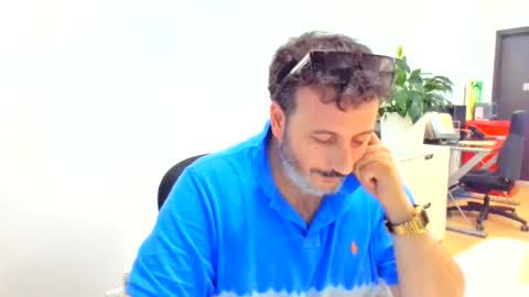 nassobout online show from August 10, 9:38 pm