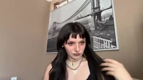    online show from August 4, 6:05 pm