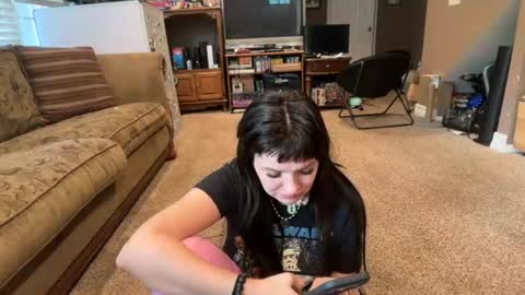     online show from August 6, 1:54 pm