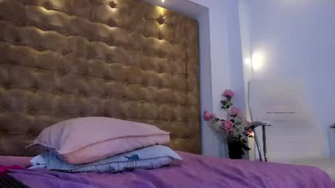   online show from August 11, 8:22 pm