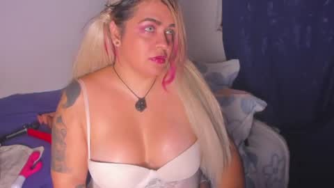 Natasha Rodriguez online show from August 14, 1:42 am