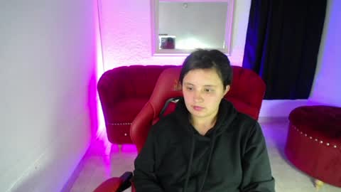 nathaly low online show from August 7, 6:19 pm