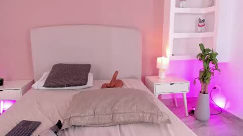 nathalyn05 online show from September 2, 3:03 pm