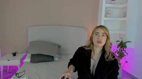 nathalyn05 online show from September 4, 10:41 am