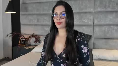 nattytrainor online show from August 4, 10:18 pm