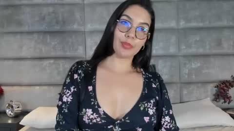 nattytrainor online show from August 5, 2:42 am