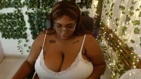 naty_lm online show from August 6, 9:25 pm