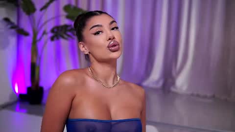 Naty online show from August 17, 6:57 pm