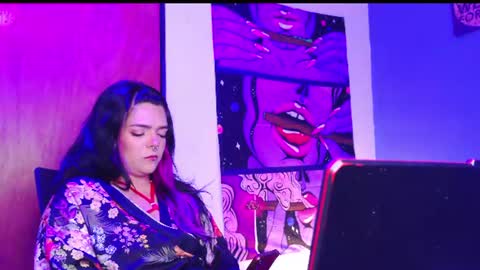 Em online show from July 5, 6:44 pm