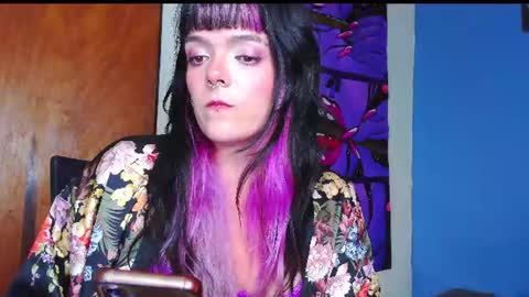 Em online show from August 2, 1:23 am
